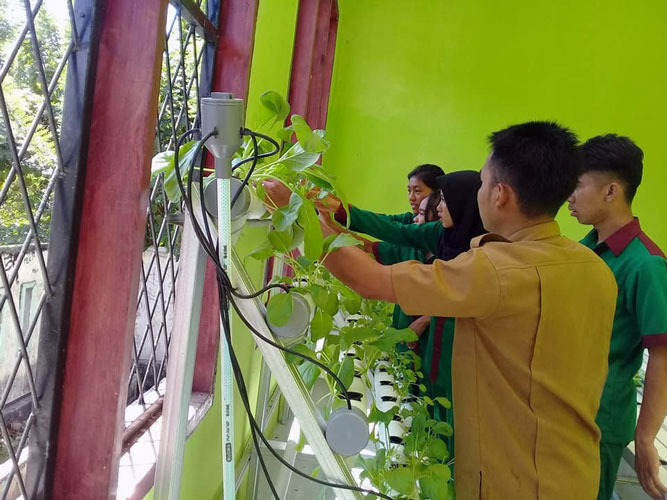 Teknologi Tepat Guna : Solusi Cerdas Siswa SMK 2 Sigi untuk Pertanian Modern